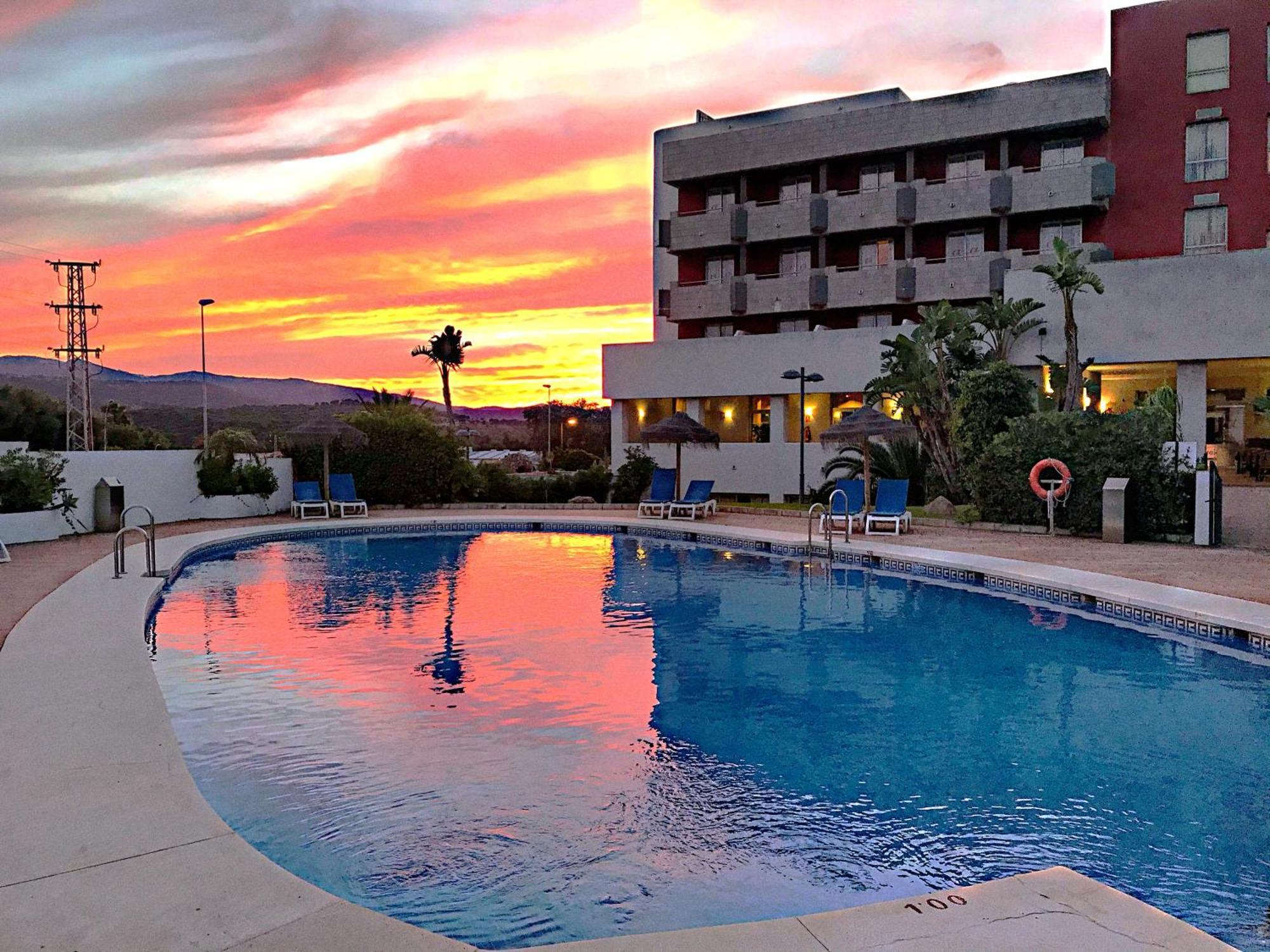 Hotel Montera Plaza Los Barrios Exterior photo